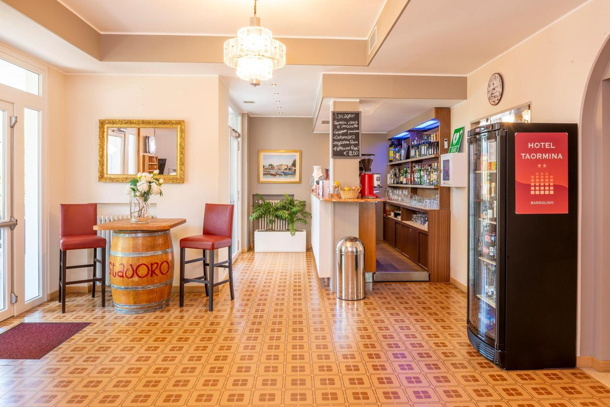 Hotel Taormina バルドリーノ エクステリア 写真